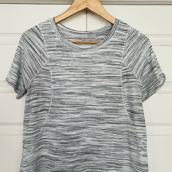 {Lululemon} Make Miles Count Short Sleeve Tee in Space Dye White Silver Spoon 6 - Picture 2 of 7